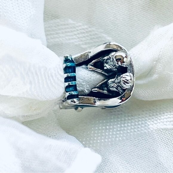 ❄️✨ NWOT Frozen Charm – Princess Anna & Princess Elsa ✨❄️ - Picture 11 of 15